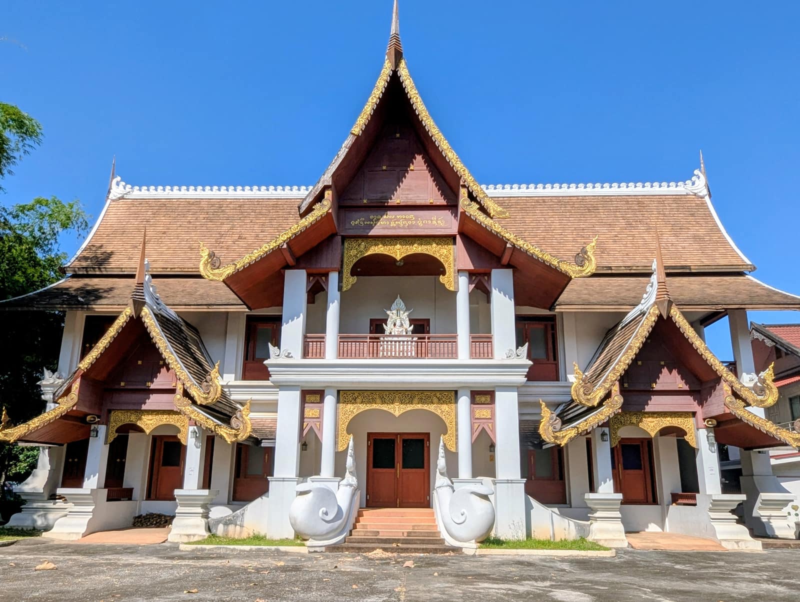 พื้นที่สวดมนต์ — Wat Chiang Man, Chiang Mai