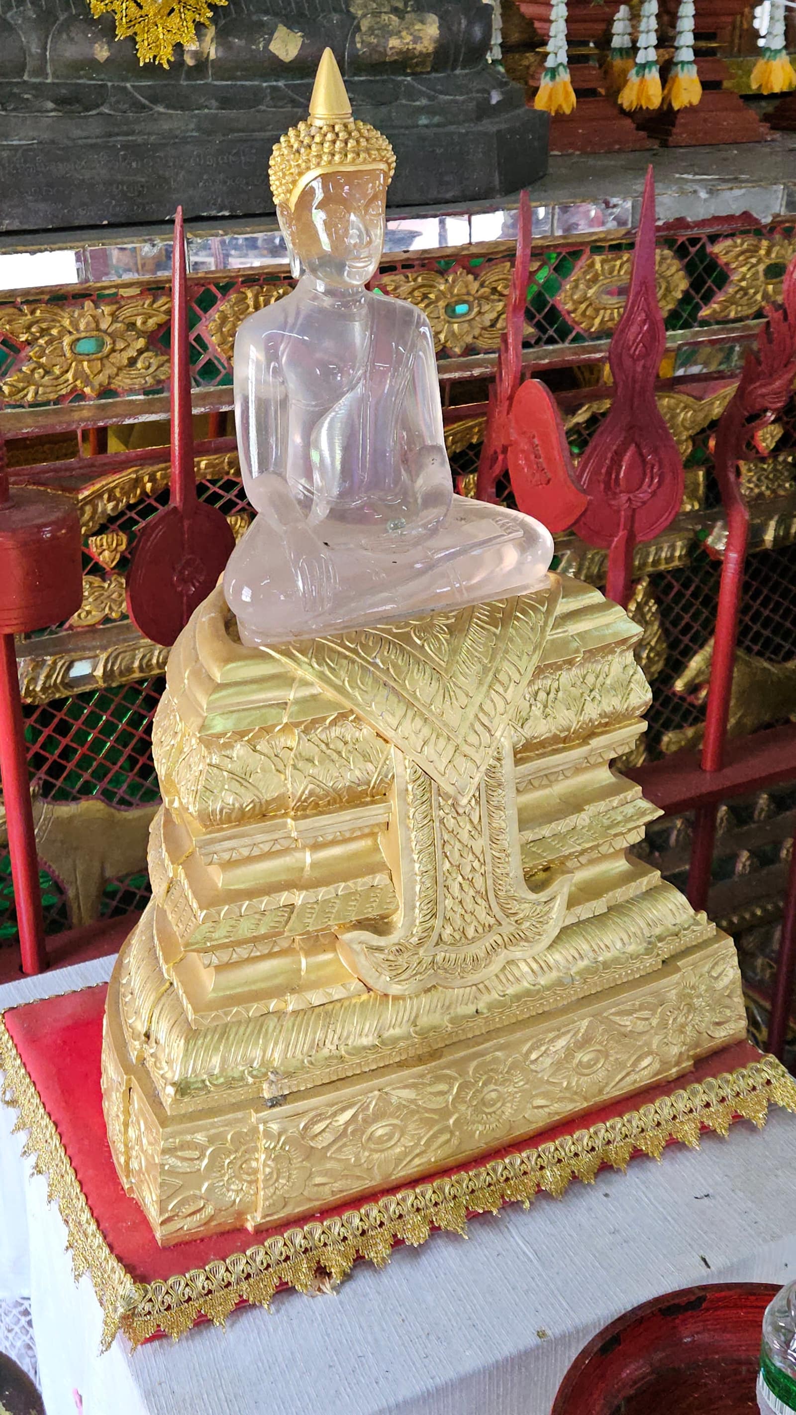 แสงเย็นบนกำแพง — Wat Chiang Man, Chiang Mai